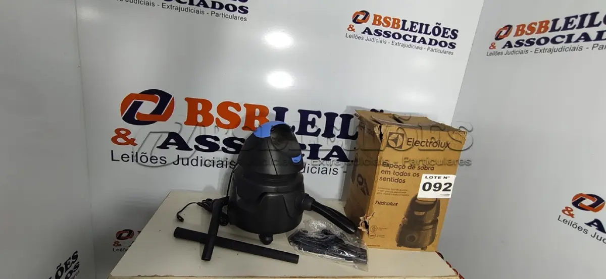 LOTE 092 - 01 - ASPIRADOR ÁGUA PÓ ELECTROLUX 110V (NO ESTADO, NÃO SABEMOS SE FUNCIONA. LEILÃO NÃO TEM GARANTIA E NEM DEVOLUÇÃO, SUJEITO A POSSÍVEIS AVARIAS VISÍVEIS/OCULTAS E/OU AUSÊNCIA DE COMPONENTES)