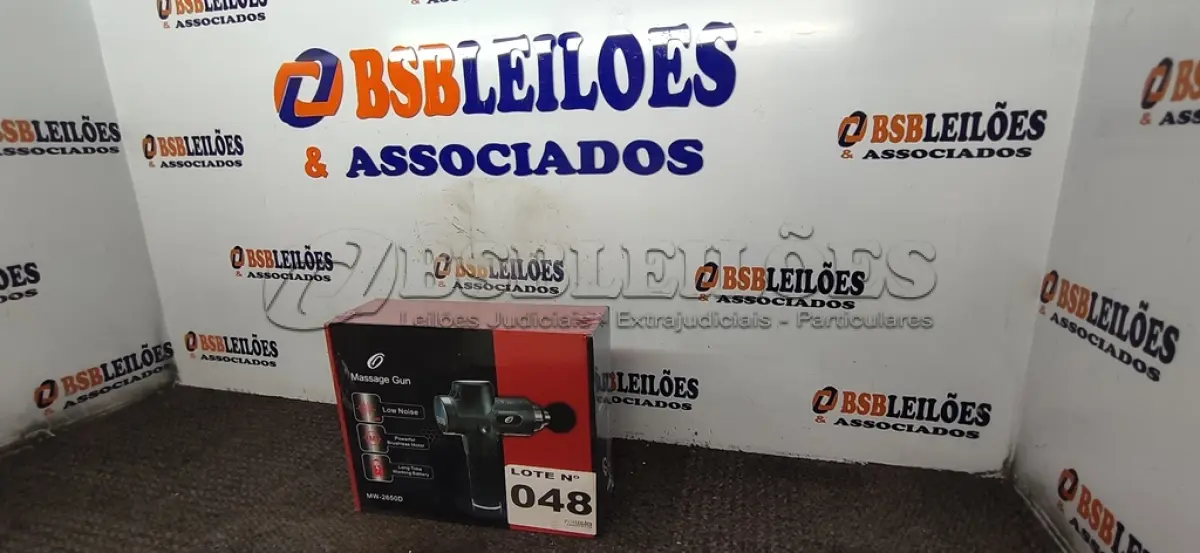 LOTE 048 - 01 - MASSAGEADOR MUSCULAR PROFISSIONAL DE 30 VELOCIDADES MASSAGE GUN MW-2650D - BIVOLT (NO ESTADO, NÃO SABEMOS SE FUNCIONA. LEILÃO NÃO TEM GARANTIA E NEM DEVOLUÇÃO, SUJEITO A POSSÍVEIS AVARIAS VISÍVEIS/OCULTAS E/OU AUSÊNCIA DE COMPONENTES)