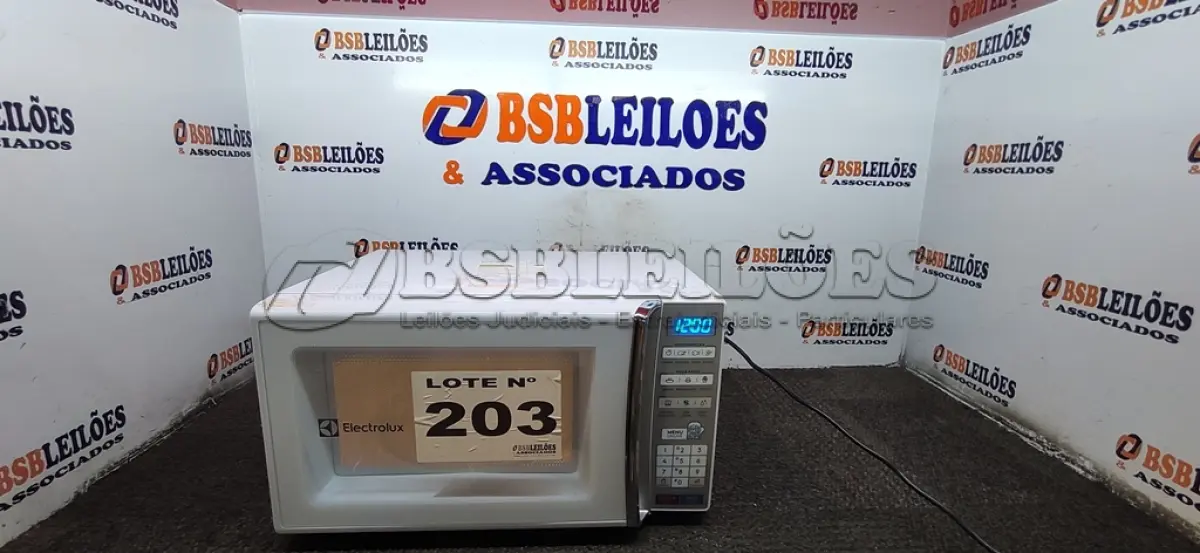 LOTE 203 - 01 - MICRO-ONDAS ELECTROLUX 27 LITROS MB37R - 220VOLTS (NO ESTADO, NÃO SABEMOS SE FUNCIONA. LEILÃO NÃO TEM GARANTIA E NEM DEVOLUÇÃO, SUJEITO A POSSÍVEIS AVARIAS VISÍVEIS/OCULTAS E/OU AUSÊNCIA DE COMPONENTES)
