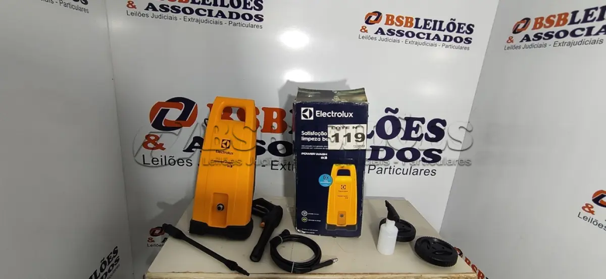 LOTE 119 - 01 - LAVADORA DE ALTA PRESSÃO ELECTROLUX 1800PSI EWS30 - 127V (NO ESTADO, NÃO SABEMOS SE FUNCIONA. LEILÃO NÃO TEM GARANTIA E NEM DEVOLUÇÃO, SUJEITO A POSSÍVEIS AVARIAS VISÍVEIS/OCULTAS E/OU AUSÊNCIA DE COMPONENTES)