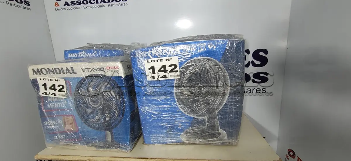 LOTE 142 - 04 - VENTILADORES DIVERSOS 110V (NO ESTADO, NÃO SABEMOS SE FUNCIONA. LEILÃO NÃO TEM GARANTIA E NEM DEVOLUÇÃO, SUJEITO A POSSÍVEIS AVARIAS VISÍVEIS/OCULTAS E/OU AUSÊNCIA DE COMPONENTES)