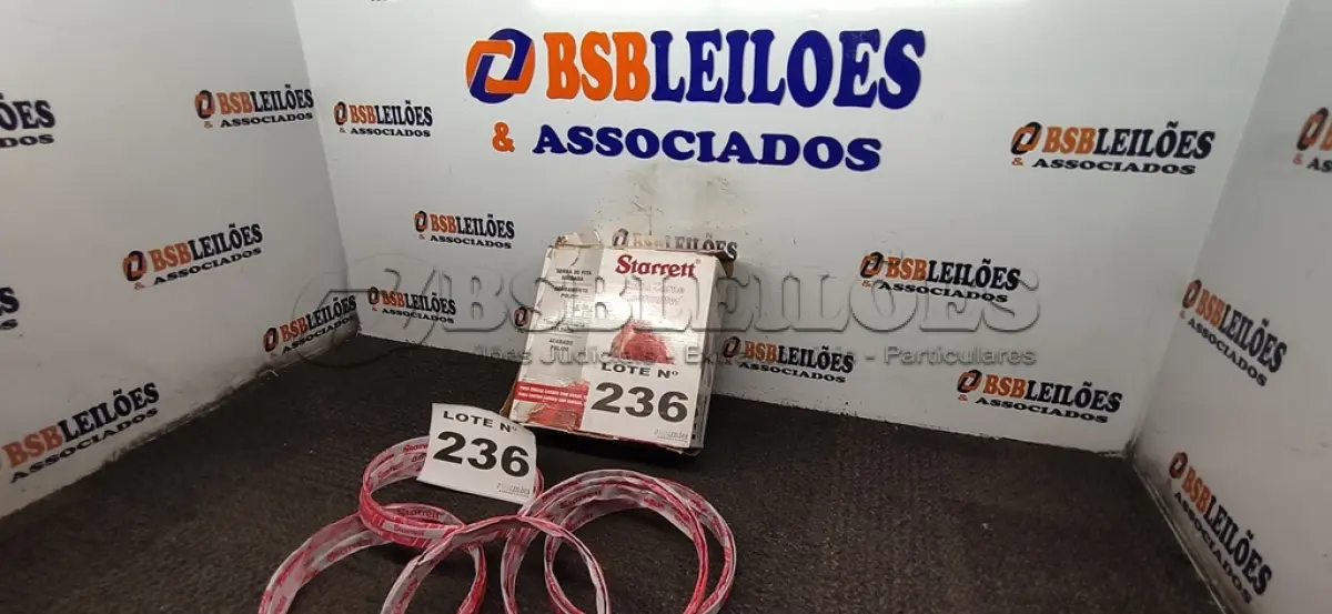 LOTE 236 - 05 - LÂMINAS DE SERRA FITA P/ CARNE AÇOUGUE STARRETT (NO ESTADO, NÃO SABEMOS SE FUNCIONA. LEILÃO NÃO TEM GARANTIA E NEM DEVOLUÇÃO, SUJEITO A POSSÍVEIS AVARIAS VISÍVEIS/OCULTAS E/OU AUSÊNCIA DE COMPONENTES)