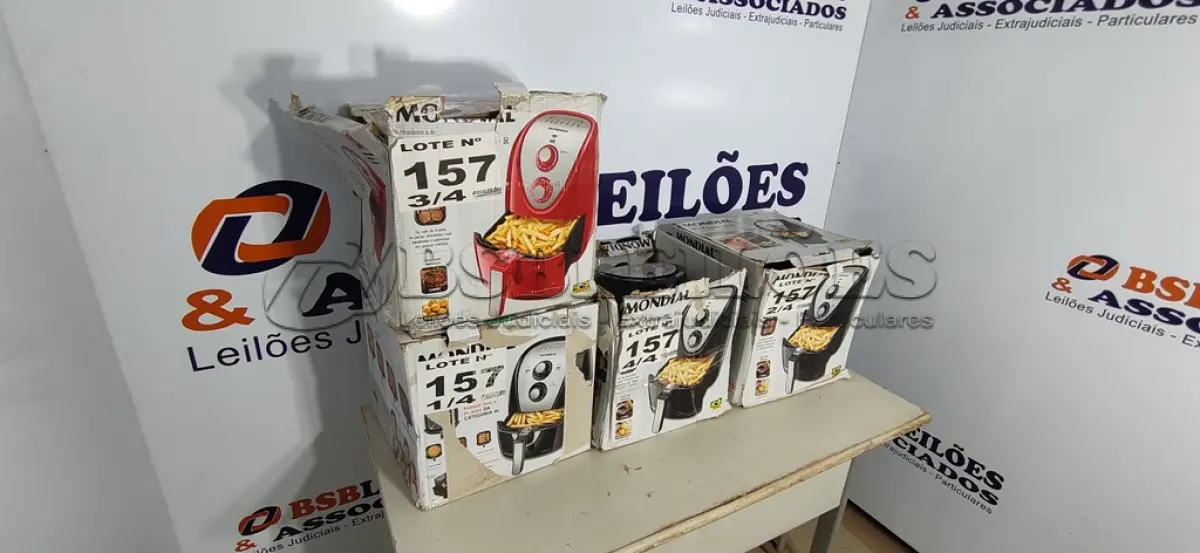 LOTE 157 - 04 - FRITADEIRAS SEM ÓLEO AIR FRYER, MONDIAL 110V (NO ESTADO, NÃO SABEMOS SE FUNCIONA. LEILÃO NÃO TEM GARANTIA E NEM DEVOLUÇÃO, SUJEITO A POSSÍVEIS AVARIAS VISÍVEIS/OCULTAS E/OU AUSÊNCIA DE COMPONENTES)