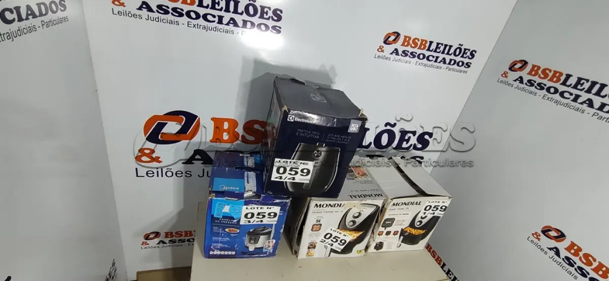 LOTE 059 - 04 - FRITADEIRAS SEM ÓLEO AIR FRYER 5LITROS, MONDIAL 110V (NO ESTADO, NÃO SABEMOS SE FUNCIONA. LEILÃO NÃO TEM GARANTIA E NEM DEVOLUÇÃO, SUJEITO A POSSÍVEIS AVARIAS VISÍVEIS/OCULTAS E/OU AUSÊNCIA DE COMPONENTES)