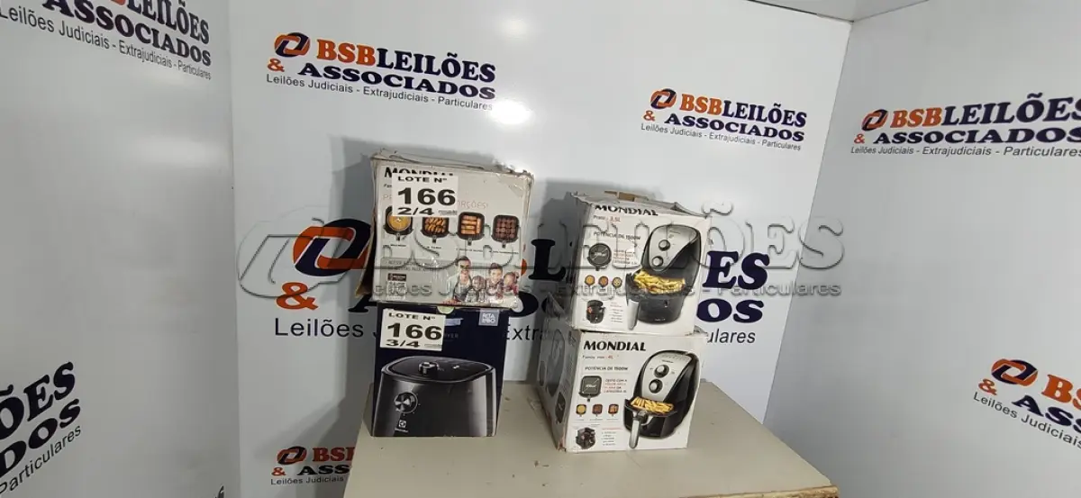LOTE 166 - 04 - FRITADEIRAS SEM ÓLEO AIR FRYER, MONDIAL 110V (NO ESTADO, NÃO SABEMOS SE FUNCIONA. LEILÃO NÃO TEM GARANTIA E NEM DEVOLUÇÃO, SUJEITO A POSSÍVEIS AVARIAS VISÍVEIS/OCULTAS E/OU AUSÊNCIA DE COMPONENTES)
