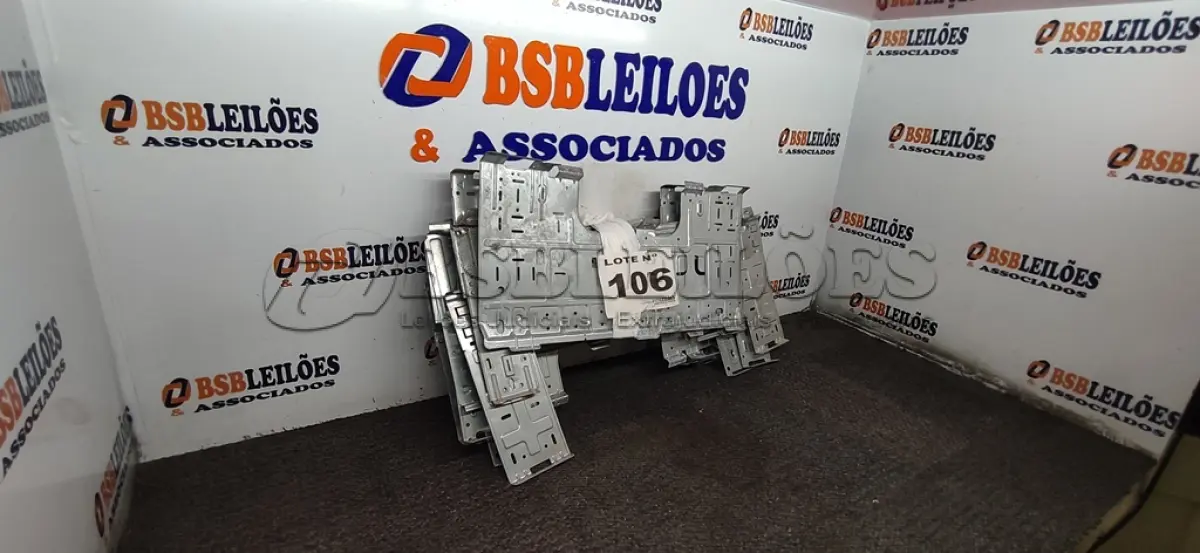 LOTE 106 - SUPORTES EVAPORADORAS AR-CONDICIONADO DIVERSOS (NO ESTADO, NÃO SABEMOS SE FUNCIONA. LEILÃO NÃO TEM GARANTIA E NEM DEVOLUÇÃO, SUJEITO A POSSÍVEIS AVARIAS VISÍVEIS/OCULTAS E/OU AUSÊNCIA DE COMPONENTES)