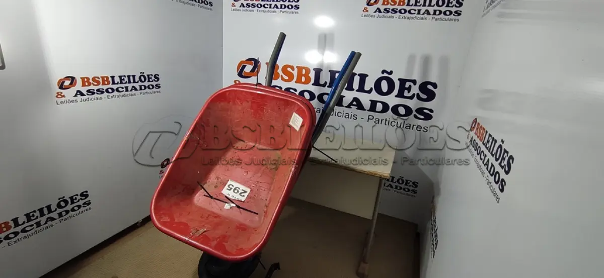 LOTE 295 - 01 LOTE C/ ITENS CARRINHO DE MÃO (NO ESTADO, NÃO SABEMOS SE FUNCIONA. LEILÃO NÃO TEM GARANTIA E NEM DEVOLUÇÃO, SUJEITO A POSSÍVEIS AVARIAS VISÍVEIS/OCULTAS E/OU AUSÊNCIA DE COMPONENTES)