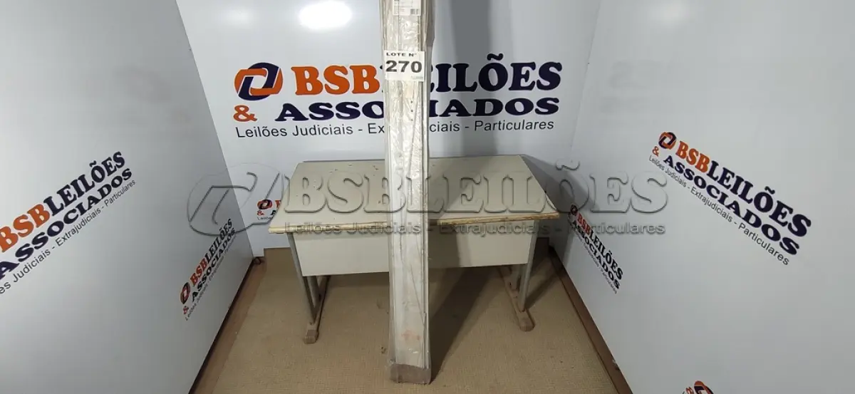 LOTE 270 - 01 - PORTA SANFONADA DE PVC 210X60CM PRONTA BCF (NO ESTADO, NÃO SABEMOS SE FUNCIONA. LEILÃO NÃO TEM GARANTIA E NEM DEVOLUÇÃO, SUJEITO A POSSÍVEIS AVARIAS VISÍVEIS/OCULTAS E/OU AUSÊNCIA DE COMPONENTES)