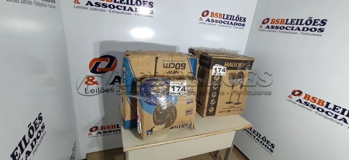 LOTE 174 - 04 - VENTILADORES DIVERSOS 110V (NO ESTADO, NÃO SABEMOS SE FUNCIONA. LEILÃO NÃO TEM GARANTIA E NEM DEVOLUÇÃO, SUJEITO A POSSÍVEIS AVARIAS VISÍVEIS/OCULTAS E/OU AUSÊNCIA DE COMPONENTES)