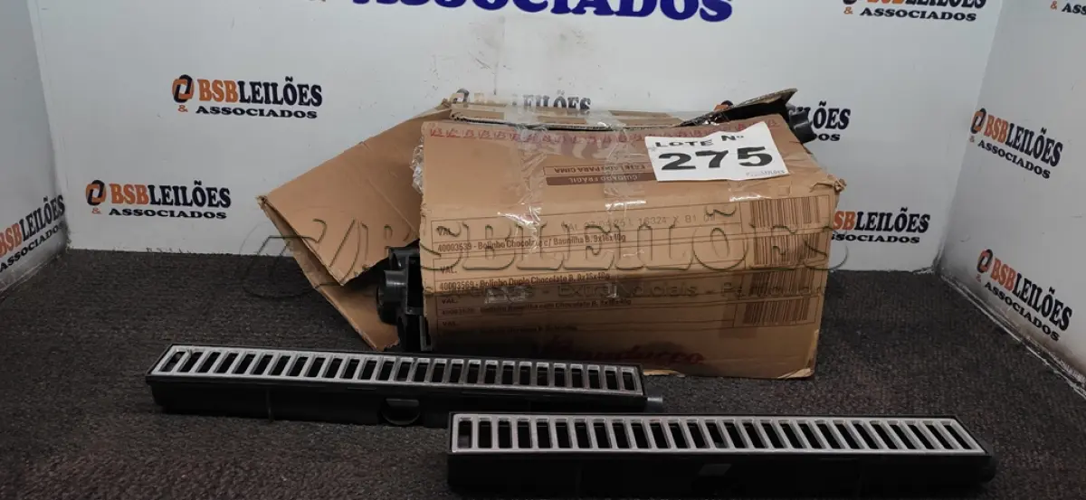 LOTE 275 - 07 - RALOS LINEAR GRELHA ALUMÍNIO CAIXA COLETORA DE ÁGUA PLUVIAL (NO ESTADO, NÃO SABEMOS SE FUNCIONA. LEILÃO NÃO TEM GARANTIA E NEM DEVOLUÇÃO, SUJEITO A POSSÍVEIS AVARIAS VISÍVEIS/OCULTAS E/OU AUSÊNCIA DE COMPONENTES)
