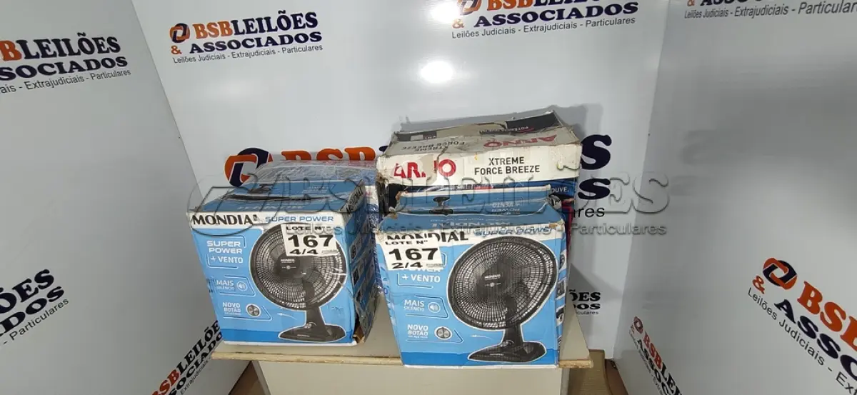 LOTE 167 - 04 - VENTILADORES DIVERSOS 110V (NO ESTADO, NÃO SABEMOS SE FUNCIONA. LEILÃO NÃO TEM GARANTIA E NEM DEVOLUÇÃO, SUJEITO A POSSÍVEIS AVARIAS VISÍVEIS/OCULTAS E/OU AUSÊNCIA DE COMPONENTES)