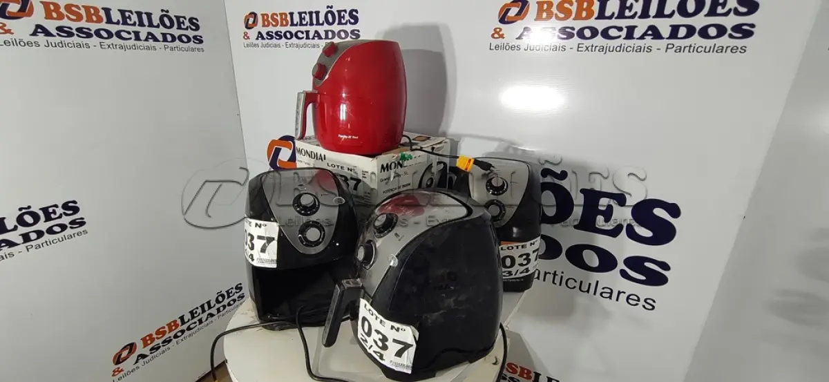 LOTE 037 - 04 - FRITADEIRAS SEM ÓLEO AIR FRYER 5LITROS, MONDIAL 110V (NO ESTADO, NÃO SABEMOS SE FUNCIONA. LEILÃO NÃO TEM GARANTIA E NEM DEVOLUÇÃO, SUJEITO A POSSÍVEIS AVARIAS VISÍVEIS/OCULTAS E/OU AUSÊNCIA DE COMPONENTES)