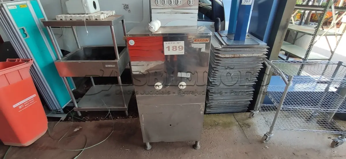 LOTE 189 - 01 - BEBEDOURO 50 LITROS INDUSTRIAL NARDIN (NO ESTADO, NÃO SABEMOS SE FUNCIONA. LEILÃO NÃO TEM GARANTIA E NEM DEVOLUÇÃO, SUJEITO A POSSÍVEIS AVARIAS VISÍVEIS/OCULTAS E/OU AUSÊNCIA DE COMPONENTES)