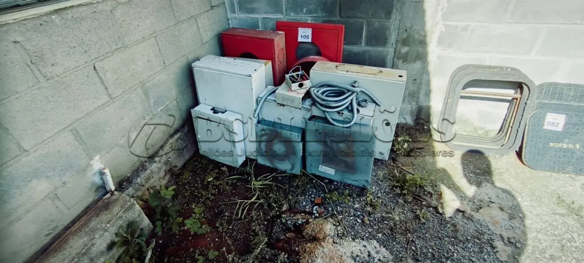 LOTE 105 - 01 LOTE COM CAIXAS ELÉTRICAS DIVERSAS.  (NO ESTADO) ATENÇÃO! FAZER A VISITAÇÃO ANTES DE ARREMATAR, NÃO SABEMOS SE FUNCIONA. LEILÃO NÃO TEM GARANTIA E NEM DEVOLUÇÃO, SUJEITO A POSSÍVEIS AVARIAS VISÍVEIS/OCULTAS E/OU AUSÊNCIA DE COMPONENTES.