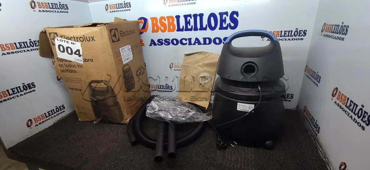 LOTE 004 - 01 - ASPIRADOR ÁGUA PÓ ELECTROLUX 110V (NO ESTADO, NÃO SABEMOS SE FUNCIONA. LEILÃO NÃO TEM GARANTIA E NEM DEVOLUÇÃO, SUJEITO A POSSÍVEIS AVARIAS VISÍVEIS/OCULTAS E/OU AUSÊNCIA DE COMPONENTES)