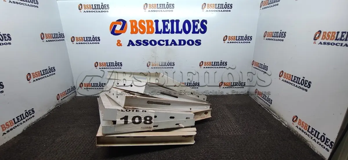 LOTE 108 - 14 – SUPORTES CONDENSADORA AR-CONDICIONADO (NO ESTADO, NÃO SABEMOS SE FUNCIONA. LEILÃO NÃO TEM GARANTIA E NEM DEVOLUÇÃO, SUJEITO A POSSÍVEIS AVARIAS VISÍVEIS/OCULTAS E/OU AUSÊNCIA DE COMPONENTES)