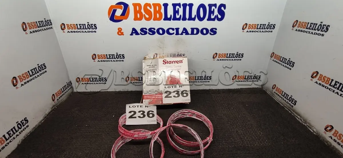 LOTE 236 - 05 - LÂMINAS DE SERRA FITA P/ CARNE AÇOUGUE STARRETT (NO ESTADO, NÃO SABEMOS SE FUNCIONA. LEILÃO NÃO TEM GARANTIA E NEM DEVOLUÇÃO, SUJEITO A POSSÍVEIS AVARIAS VISÍVEIS/OCULTAS E/OU AUSÊNCIA DE COMPONENTES)