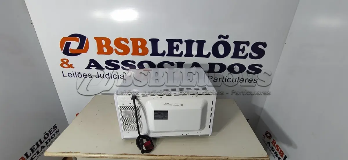 LOTE 176 - 01 - FORNO MICRO-ONDAS 35L BRANCO E PRETO MIDEA 220V MXSA35P2 (NO ESTADO, NÃO SABEMOS SE FUNCIONA. LEILÃO NÃO TEM GARANTIA E NEM DEVOLUÇÃO, SUJEITO A POSSÍVEIS AVARIAS VISÍVEIS/OCULTAS E/OU AUSÊNCIA DE COMPONENTES)