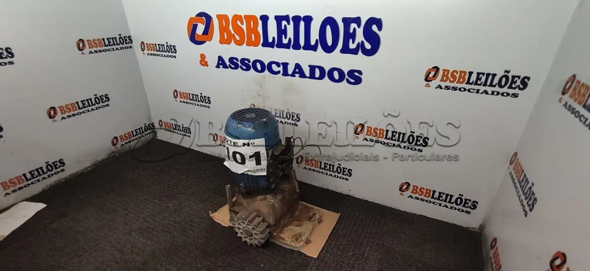 LOTE 101 - 01 - MOTOR PORTÃO ELETRÔNICO ROSSI INDUSTRIAL 220V (NO ESTADO, NÃO SABEMOS SE FUNCIONA. LEILÃO NÃO TEM GARANTIA E NEM DEVOLUÇÃO, SUJEITO A POSSÍVEIS AVARIAS VISÍVEIS/OCULTAS E/OU AUSÊNCIA DE COMPONENTES)
