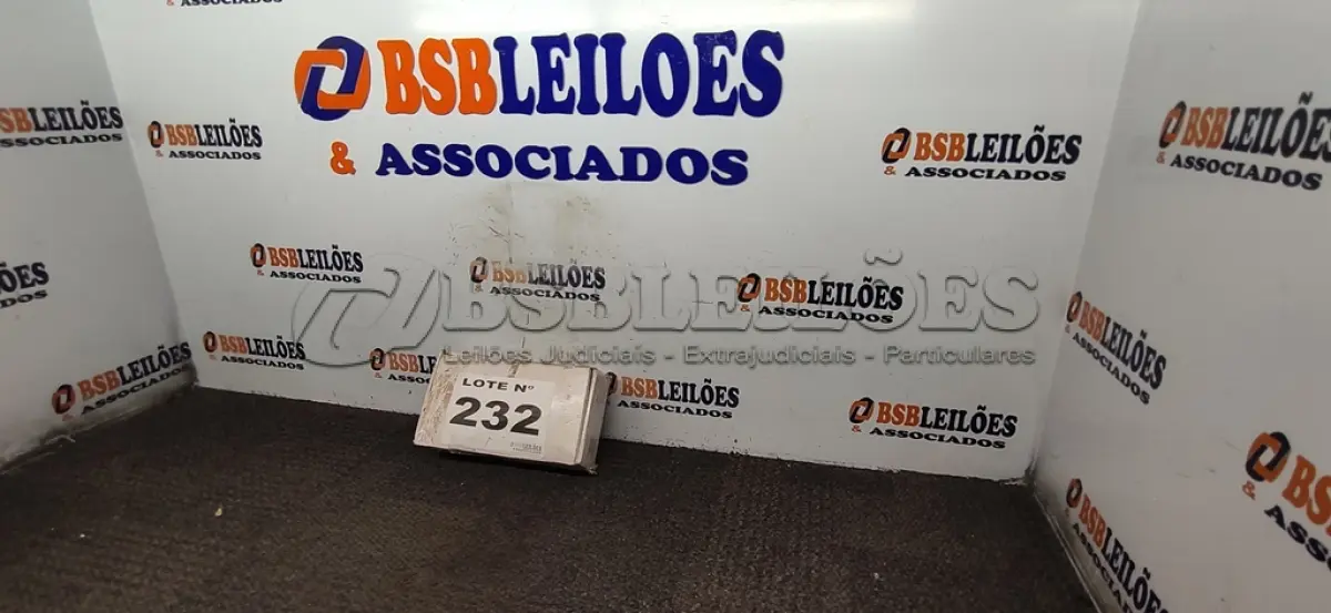 LOTE 232 - 01 - CARREGADOR DE BATERIA XLR PF2405 DE 24 VOLTS E 5,0 AMPERES PARA CADEIRAS ELÉTRICAS (NO ESTADO, NÃO SABEMOS SE FUNCIONA. LEILÃO NÃO TEM GARANTIA E NEM DEVOLUÇÃO, SUJEITO A POSSÍVEIS AVARIAS VISÍVEIS/OCULTAS E/OU AUSÊNCIA DE COMPONENTES)