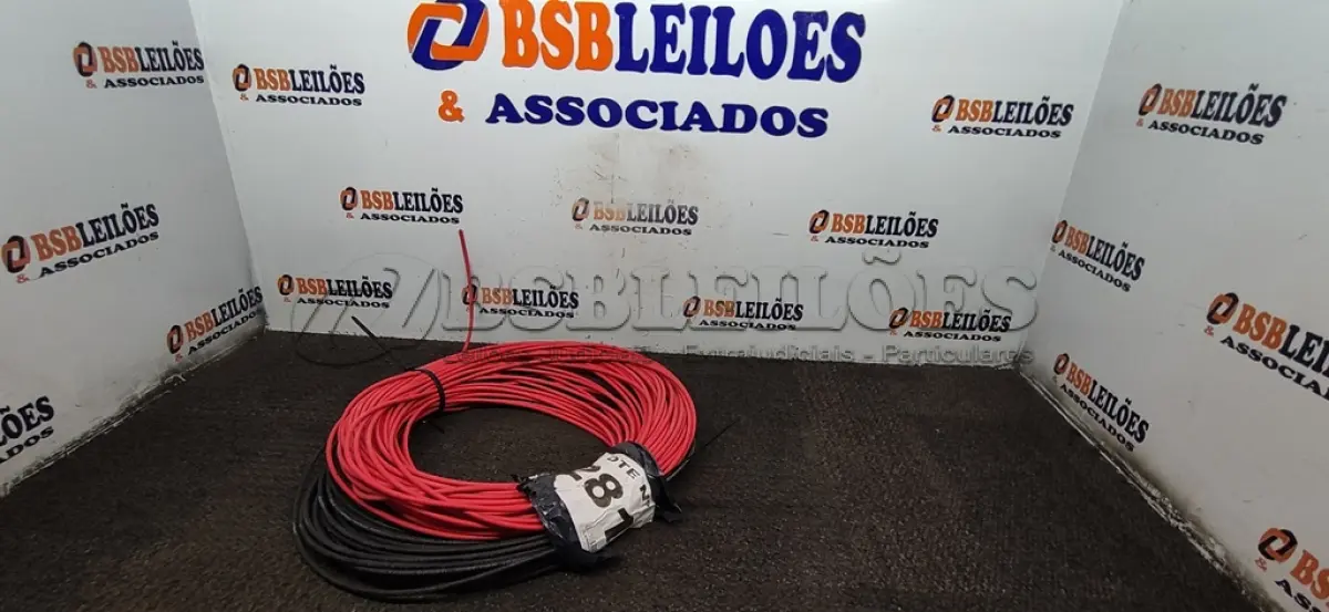 LOTE 281 - 02 - CABOS ENERGIA SOLAR (NO ESTADO, NÃO SABEMOS SE FUNCIONA. LEILÃO NÃO TEM GARANTIA E NEM DEVOLUÇÃO, SUJEITO A POSSÍVEIS AVARIAS VISÍVEIS/OCULTAS E/OU AUSÊNCIA DE COMPONENTES)