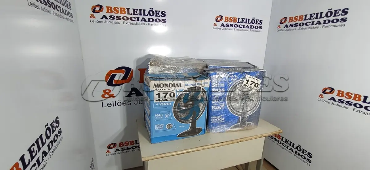 LOTE 170 - 04 - VENTILADORES DIVERSOS 110V (NO ESTADO, NÃO SABEMOS SE FUNCIONA. LEILÃO NÃO TEM GARANTIA E NEM DEVOLUÇÃO, SUJEITO A POSSÍVEIS AVARIAS VISÍVEIS/OCULTAS E/OU AUSÊNCIA DE COMPONENTES)