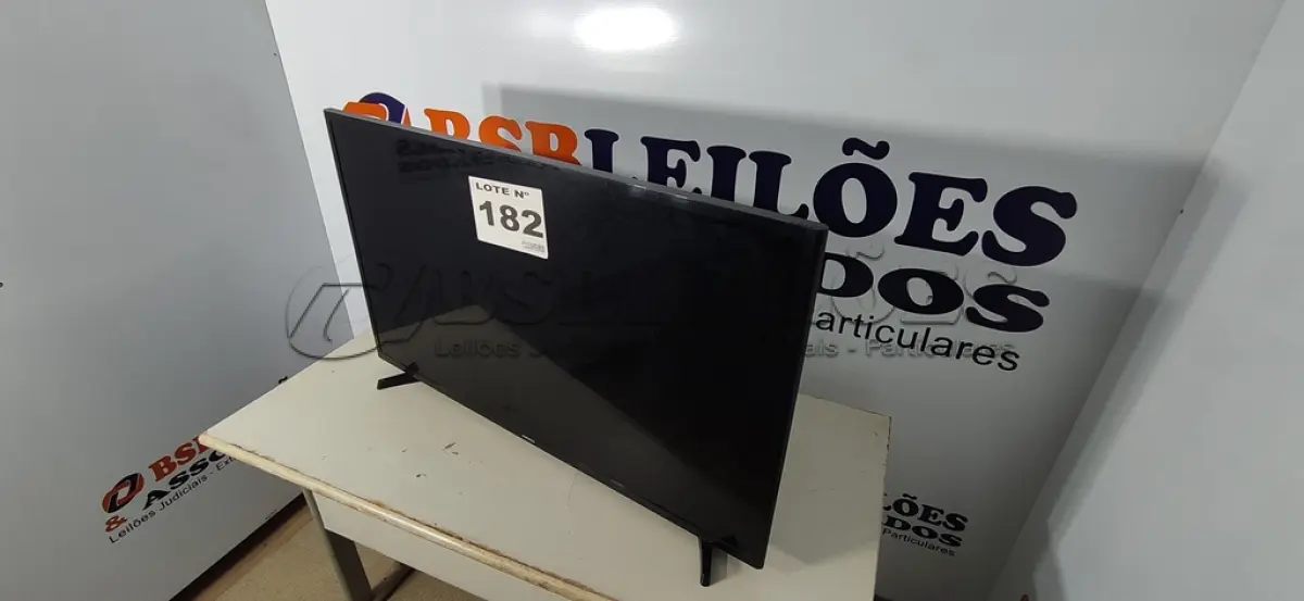 LOTE 182 - 01 - SMART TV SAMSUNG 40 UN40J5200AG (NO ESTADO, NÃO SABEMOS SE FUNCIONA. LEILÃO NÃO TEM GARANTIA E NEM DEVOLUÇÃO, SUJEITO A POSSÍVEIS AVARIAS VISÍVEIS/OCULTAS E/OU AUSÊNCIA DE COMPONENTES)