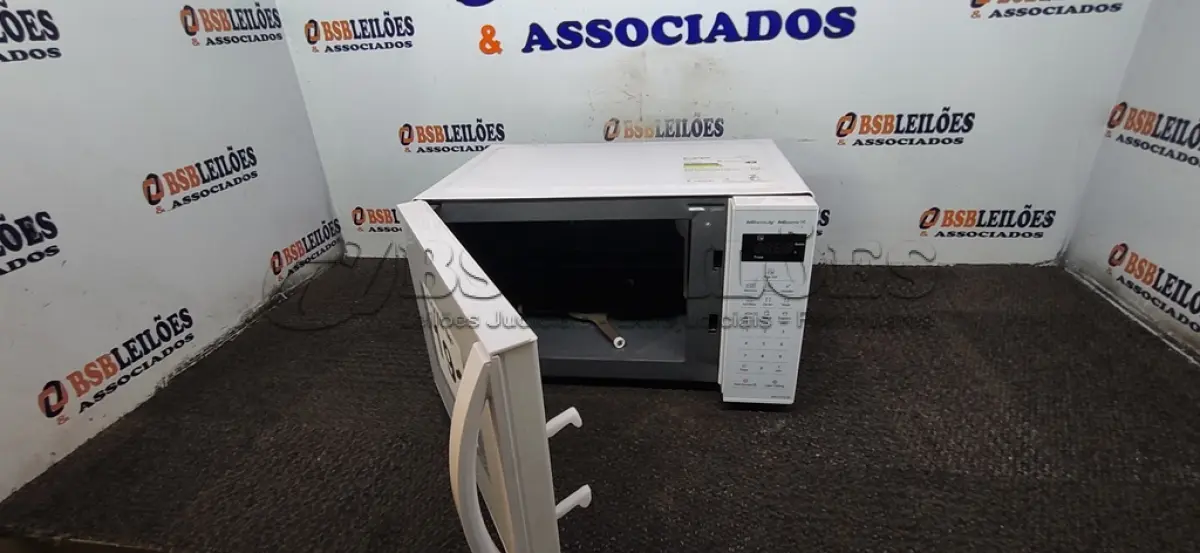 LOTE 191 - 01 - MICRO-ONDAS PANASONIC 21LT 127V BRANCO NN-ST25LWRUK (NO ESTADO, NÃO SABEMOS SE FUNCIONA. LEILÃO NÃO TEM GARANTIA E NEM DEVOLUÇÃO, SUJEITO A POSSÍVEIS AVARIAS VISÍVEIS/OCULTAS E/OU AUSÊNCIA DE COMPONENTES)