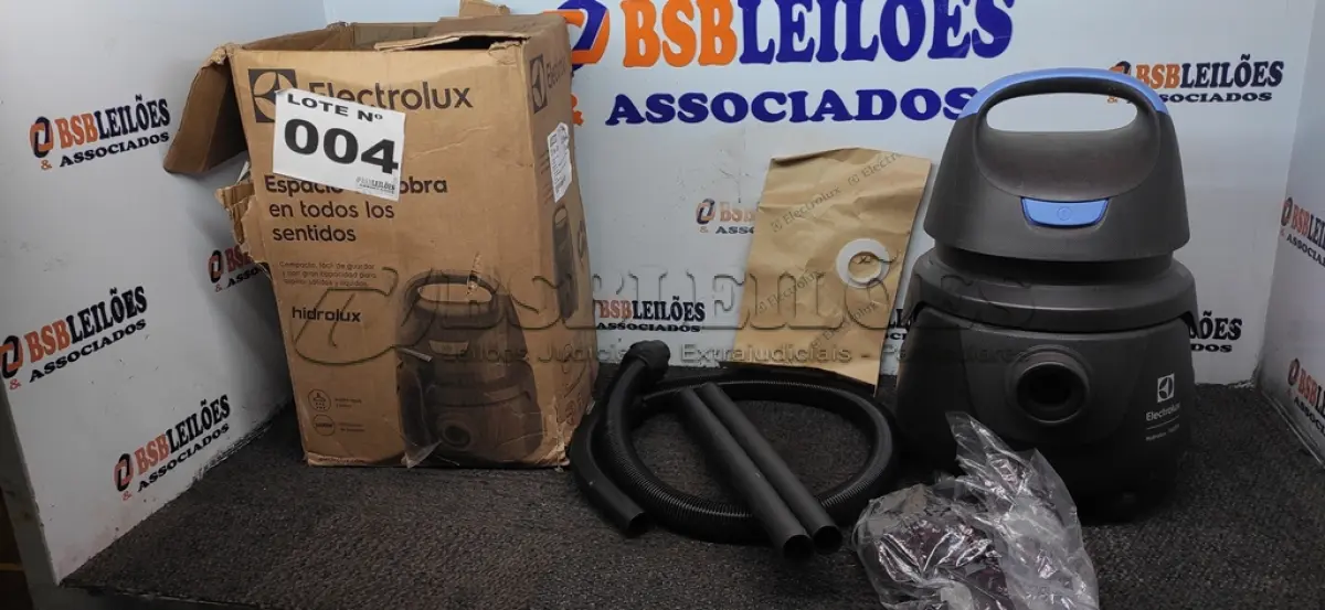 LOTE 004 - 01 - ASPIRADOR ÁGUA PÓ ELECTROLUX 110V (NO ESTADO, NÃO SABEMOS SE FUNCIONA. LEILÃO NÃO TEM GARANTIA E NEM DEVOLUÇÃO, SUJEITO A POSSÍVEIS AVARIAS VISÍVEIS/OCULTAS E/OU AUSÊNCIA DE COMPONENTES)