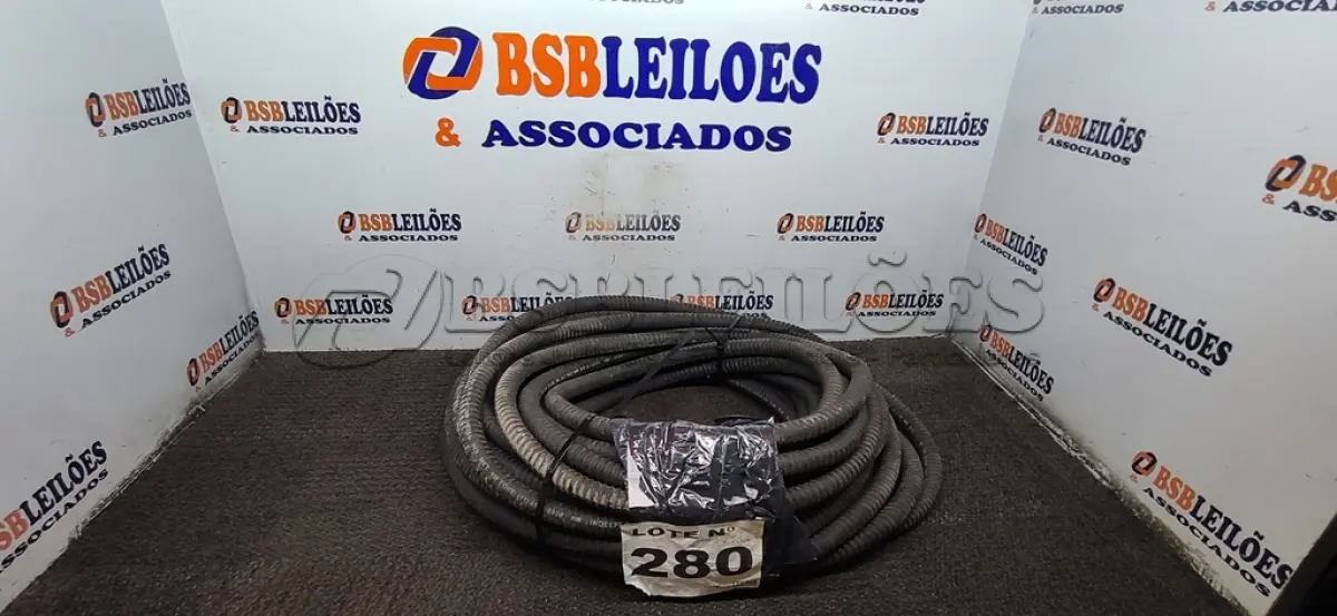 LOTE 280 - SEALTUBO METÁLICO FLEXIVEL EMBORRACHADO 3/4 (NO ESTADO, NÃO SABEMOS SE FUNCIONA. LEILÃO NÃO TEM GARANTIA E NEM DEVOLUÇÃO, SUJEITO A POSSÍVEIS AVARIAS VISÍVEIS/OCULTAS E/OU AUSÊNCIA DE COMPONENTES)