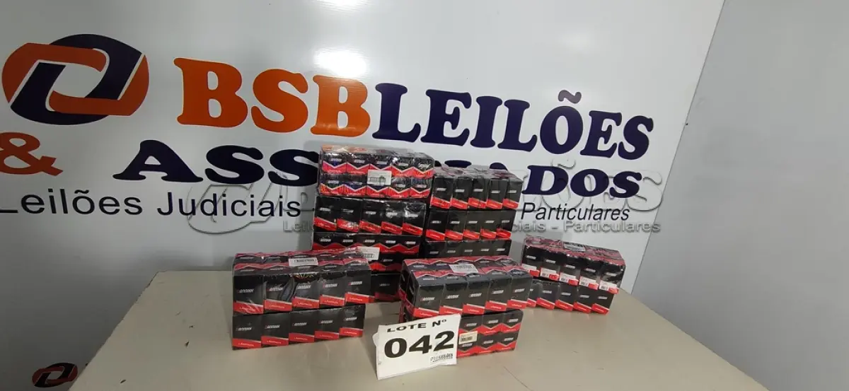 LOTE 042 - 140 - LÂMPADAS FAROL H4 12VOLTS (NO ESTADO, NÃO SABEMOS SE FUNCIONA. LEILÃO NÃO TEM GARANTIA E NEM DEVOLUÇÃO, SUJEITO A POSSÍVEIS AVARIAS VISÍVEIS/OCULTAS E/OU AUSÊNCIA DE COMPONENTES)
