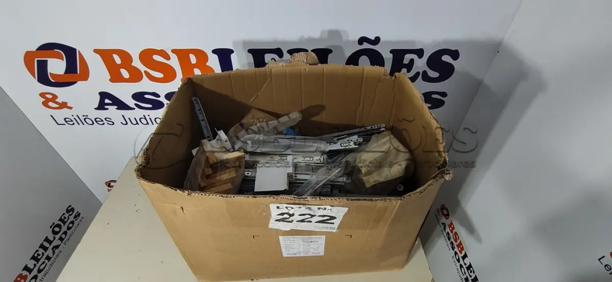 LOTE 222 - 01 LOTE C/ ACESSÓRIOS PARA MOVEIS DIVERSOS (NO ESTADO, NÃO SABEMOS SE FUNCIONA. LEILÃO NÃO TEM GARANTIA E NEM DEVOLUÇÃO, SUJEITO A POSSÍVEIS AVARIAS VISÍVEIS/OCULTAS E/OU AUSÊNCIA DE COMPONENTES)
