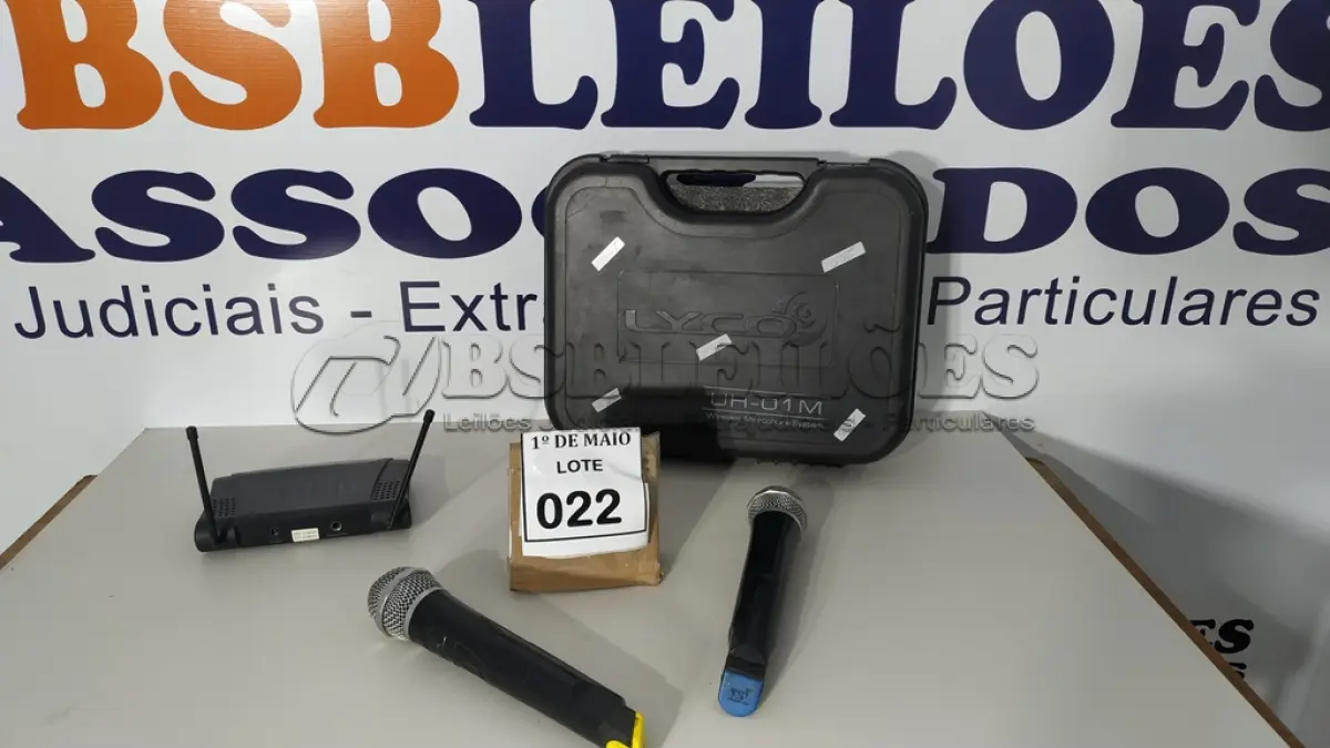 LOTE 022 - 02 MICROFONES COM CASE E 01 RECEPTOR UHF. (NO ESTADO) ATENÇÃO! FAZER A VISITAÇÃO ANTES DE ARREMATAR, NÃO SABEMOS SE FUNCIONA. LEILÃO NÃO TEM GARANTIA E NEM DEVOLUÇÃO, SUJEITO A POSSÍVEIS AVARIAS VISÍVEIS/OCULTAS E/OU AUSÊNCIA DE COMPONENTES.