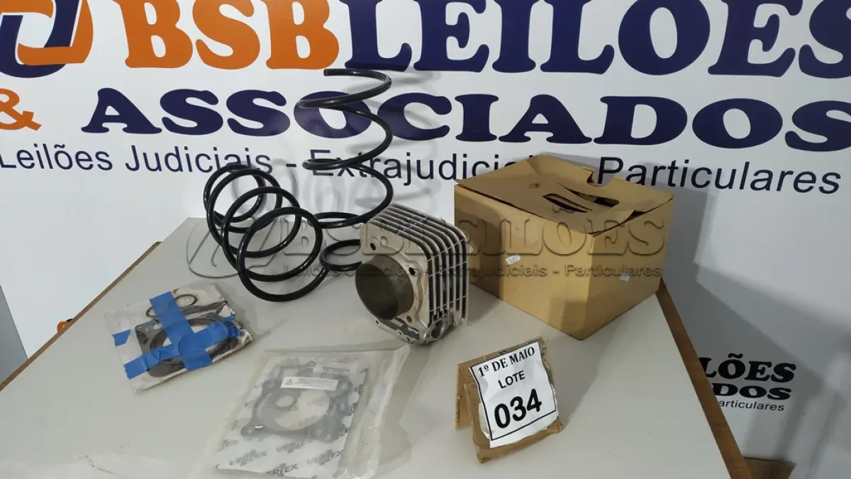 LOTE 034 - 01 CILINDRO NX 400 FALCON E 01 PAR DE MOLAS DIANTEIRA DO CHRYSLER GRAND CARAVAN 3.3 V6. (NO ESTADO) ATENÇÃO! FAZER A VISITAÇÃO ANTES DE ARREMATAR, NÃO SABEMOS SE FUNCIONA. LEILÃO NÃO TEM GARANTIA E NEM DEVOLUÇÃO, SUJEITO A POSSÍVEIS AVARIAS VISÍVEIS/OCULTAS E/OU AUSÊNCIA DE COMPONENTES.