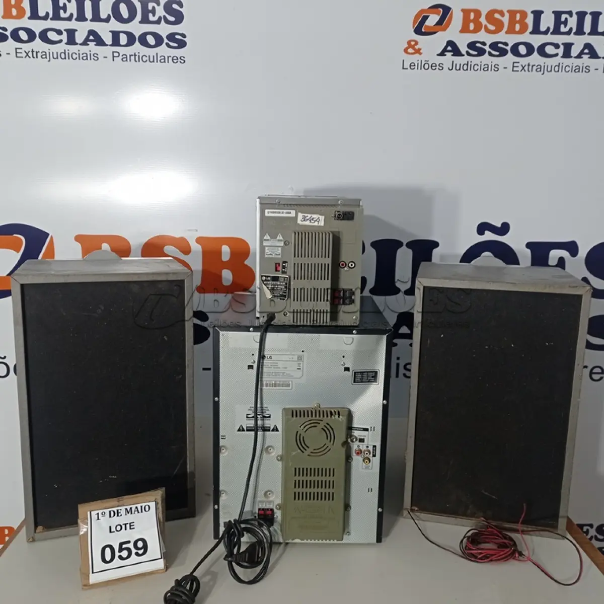 LOTE 059 - 02 APARELHOS DE SOM SENDO 01 COMPLETO MARCA LG. (NO ESTADO) ATENÇÃO! FAZER A VISITAÇÃO ANTES DE ARREMATAR, NÃO SABEMOS SE FUNCIONA. LEILÃO NÃO TEM GARANTIA E NEM DEVOLUÇÃO, SUJEITO A POSSÍVEIS AVARIAS VISÍVEIS/OCULTAS E/OU AUSÊNCIA DE COMPONENTES.