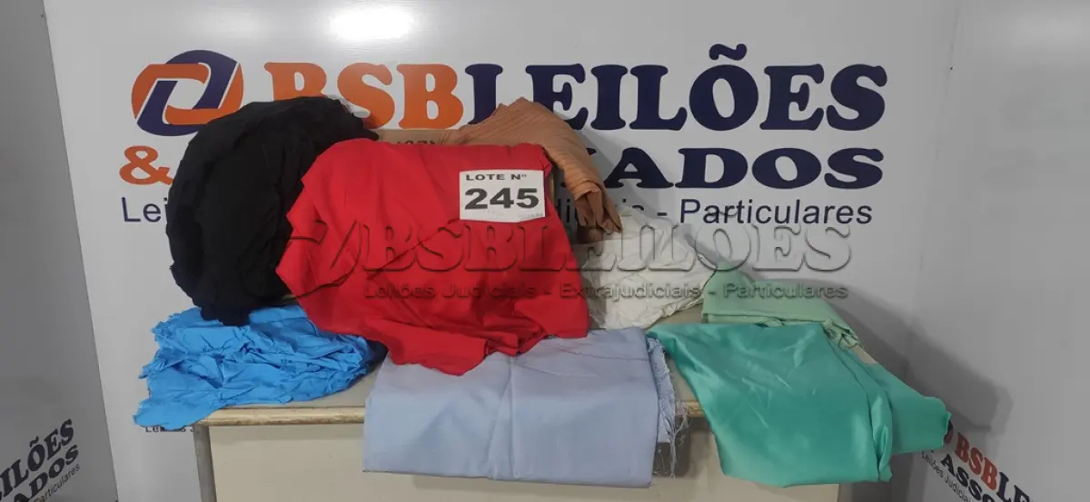 LOTE 245 - 01 LOTE C/ TECIDOS DIVERSOS (NO ESTADO, NÃO SABEMOS SE FUNCIONA. LEILÃO NÃO TEM GARANTIA E NEM DEVOLUÇÃO, SUJEITO A POSSÍVEIS AVARIAS VISÍVEIS/OCULTAS E/OU AUSÊNCIA DE COMPONENTES)