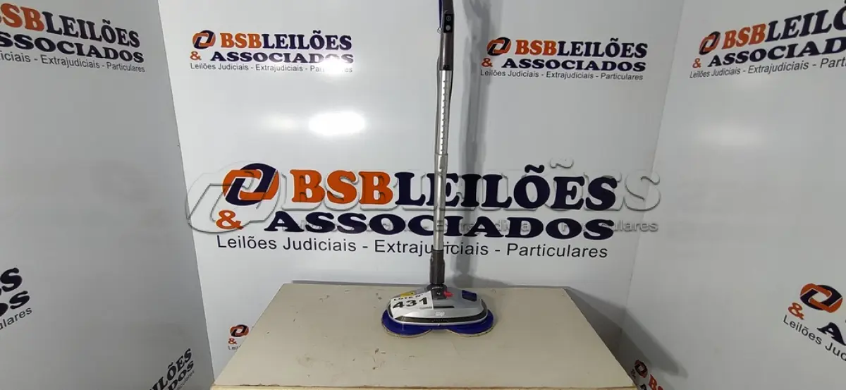 LOTE 431 - 01 - POLIDORA E LIMPADORA DE PISO WAP BRILHA UP 220V (NO ESTADO, NÃO SABEMOS SE FUNCIONA. LEILÃO NÃO TEM GARANTIA E NEM DEVOLUÇÃO, SUJEITO A POSSÍVEIS AVARIAS VISÍVEIS/OCULTAS E/OU AUSÊNCIA DE COMPONENTES)