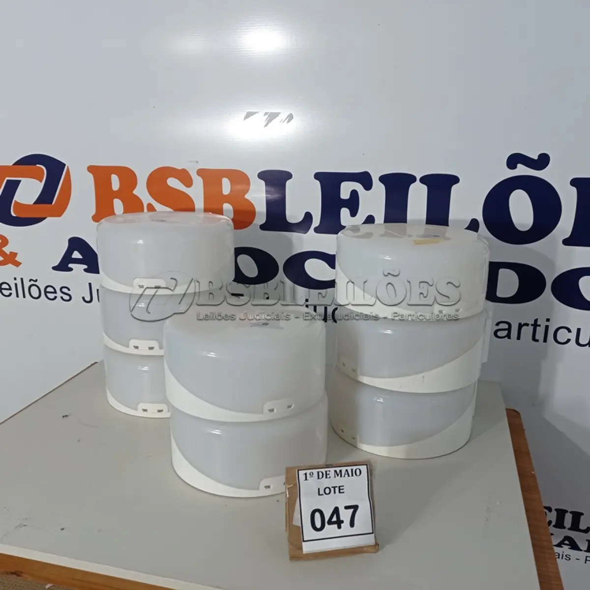 LOTE 047 - 08 DISPENSES DE PAPEL.(NOVO) (NO ESTADO) ATENÇÃO! FAZER A VISITAÇÃO ANTES DE ARREMATAR, NÃO SABEMOS SE FUNCIONA. LEILÃO NÃO TEM GARANTIA E NEM DEVOLUÇÃO, SUJEITO A POSSÍVEIS AVARIAS VISÍVEIS/OCULTAS E/OU AUSÊNCIA DE COMPONENTES.