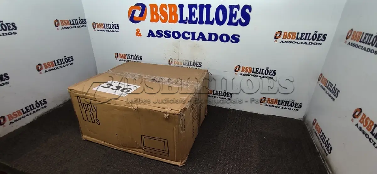 LOTE 336 - 40 – PAINÉIS LED 18W 22X22MM BIVOLT (NO ESTADO, NÃO SABEMOS SE FUNCIONA. LEILÃO NÃO TEM GARANTIA E NEM DEVOLUÇÃO, SUJEITO A POSSÍVEIS AVARIAS VISÍVEIS/OCULTAS E/OU AUSÊNCIA DE COMPONENTES)