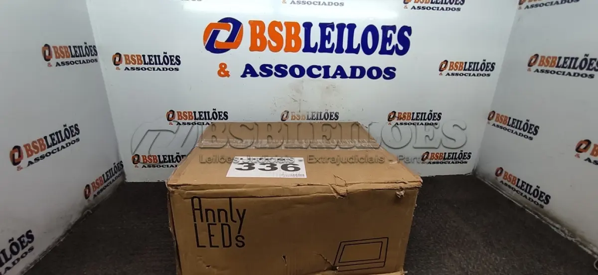 LOTE 336 - 40 – PAINÉIS LED 18W 22X22MM BIVOLT (NO ESTADO, NÃO SABEMOS SE FUNCIONA. LEILÃO NÃO TEM GARANTIA E NEM DEVOLUÇÃO, SUJEITO A POSSÍVEIS AVARIAS VISÍVEIS/OCULTAS E/OU AUSÊNCIA DE COMPONENTES)