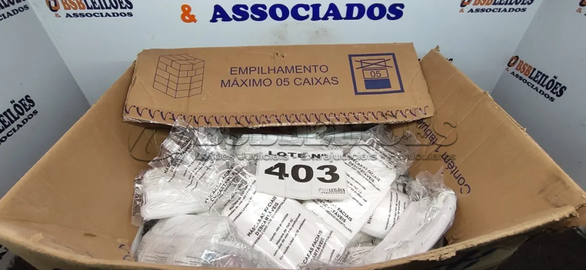 LOTE 403 - 01 LOTE C/ MÁSCARAS DESCARTÁVEL (NO ESTADO, NÃO SABEMOS SE FUNCIONA. LEILÃO NÃO TEM GARANTIA E NEM DEVOLUÇÃO, SUJEITO A POSSÍVEIS AVARIAS VISÍVEIS/OCULTAS E/OU AUSÊNCIA DE COMPONENTES)