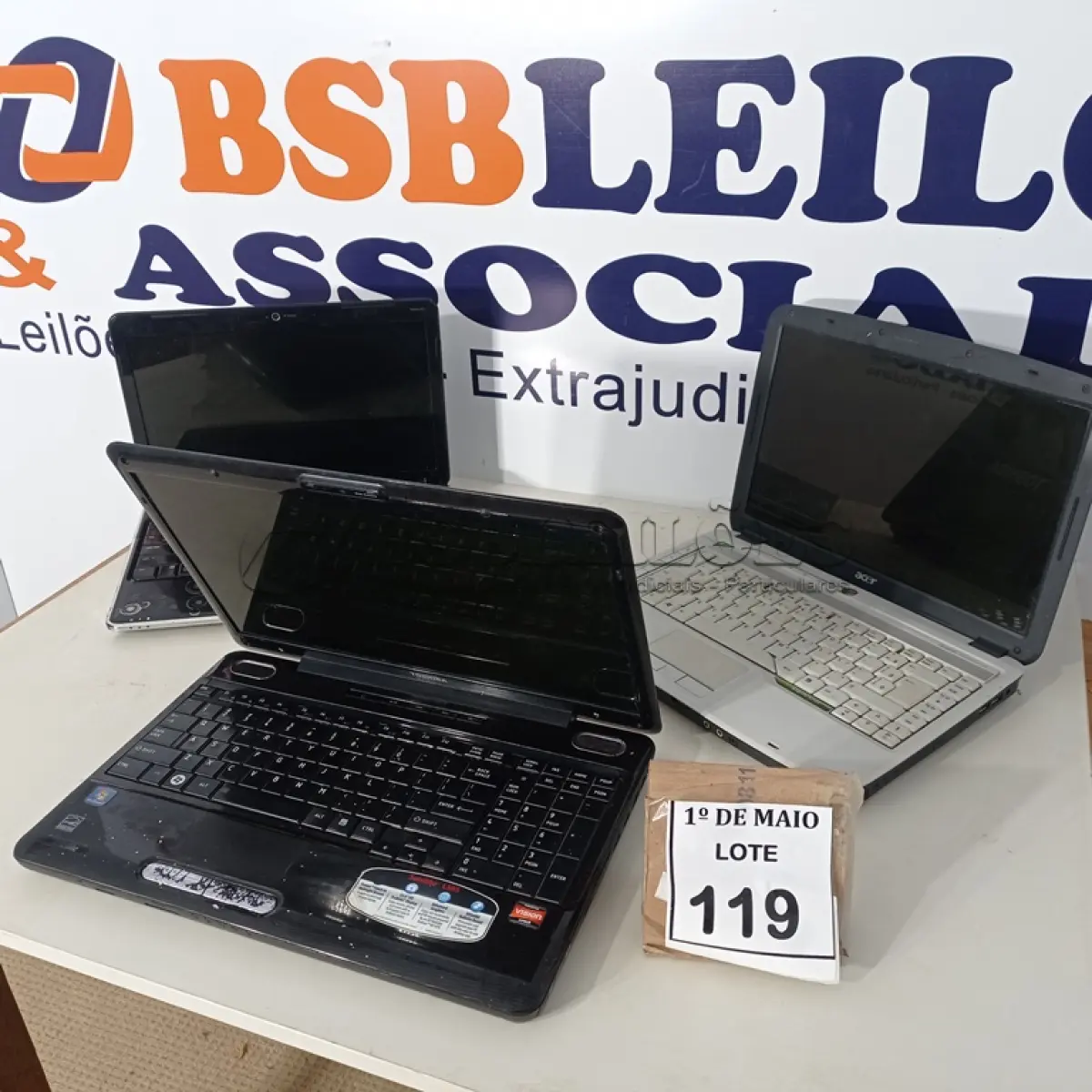 LOTE 119 - 03 NOTEBOOKS MARCAS E MODELOS DIVERSOS PARA RETIRADA DE PEÇAS. (NO ESTADO) ATENÇÃO! FAZER A VISITAÇÃO ANTES DE ARREMATAR, NÃO SABEMOS SE FUNCIONA. LEILÃO NÃO TEM GARANTIA E NEM DEVOLUÇÃO, SUJEITO A POSSÍVEIS AVARIAS VISÍVEIS/OCULTAS E/OU AUSÊNCIA DE COMPONENTES.
