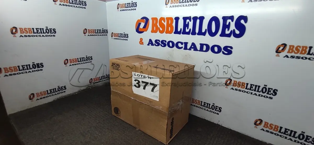LOTE 377 - 05 – MOTORES DIVERSOS (NO ESTADO, NÃO SABEMOS SE FUNCIONA. LEILÃO NÃO TEM GARANTIA E NEM DEVOLUÇÃO, SUJEITO A POSSÍVEIS AVARIAS VISÍVEIS/OCULTAS E/OU AUSÊNCIA DE COMPONENTES)