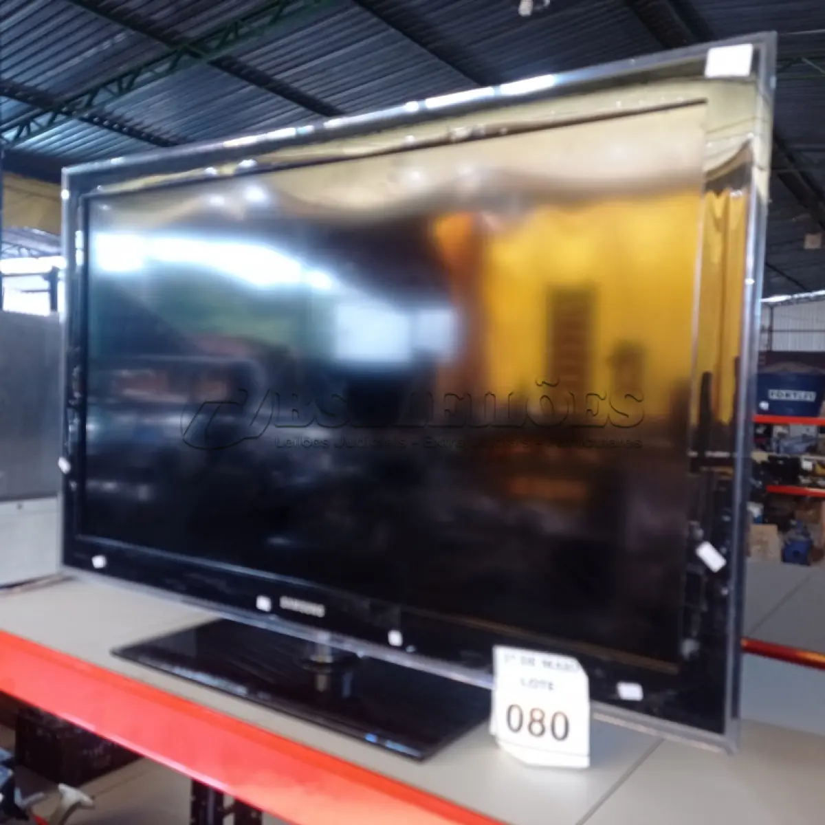 LOTE 080 - 01 TV 40’’ MARCA SAMSUNG COM AVARIAS. (NO ESTADO) ATENÇÃO! FAZER A VISITAÇÃO ANTES DE ARREMATAR, NÃO SABEMOS SE FUNCIONA. LEILÃO NÃO TEM GARANTIA E NEM DEVOLUÇÃO, SUJEITO A POSSÍVEIS AVARIAS VISÍVEIS/OCULTAS E/OU AUSÊNCIA DE COMPONENTES.