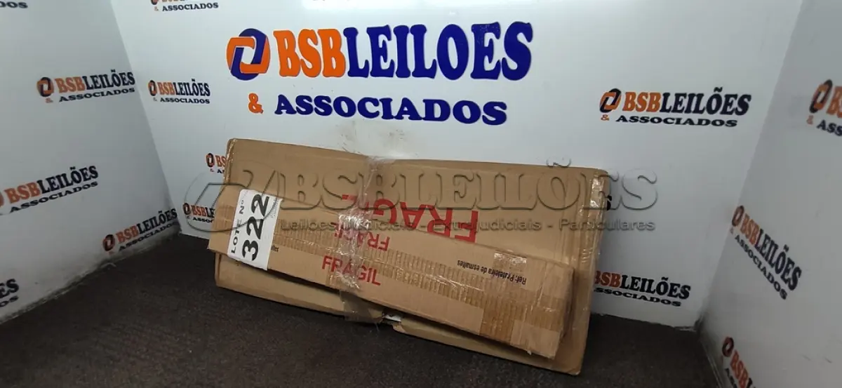 LOTE 322 - 01 – PRATELEIRA DE ESMALTE (NO ESTADO, NÃO SABEMOS SE FUNCIONA. LEILÃO NÃO TEM GARANTIA E NEM DEVOLUÇÃO, SUJEITO A POSSÍVEIS AVARIAS VISÍVEIS/OCULTAS E/OU AUSÊNCIA DE COMPONENTES)