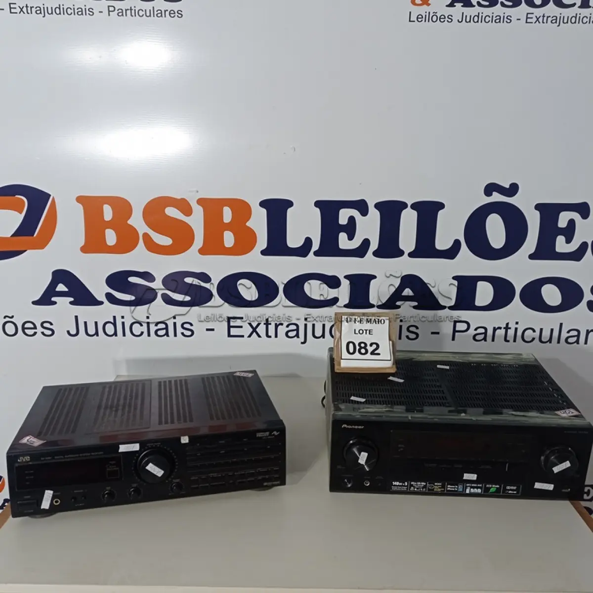 LOTE 082 - 02 RECEIVER MARCA PIONEER 110V E 01 JVC 220V. (NO ESTADO) ATENÇÃO! FAZER A VISITAÇÃO ANTES DE ARREMATAR, NÃO SABEMOS SE FUNCIONA. LEILÃO NÃO TEM GARANTIA E NEM DEVOLUÇÃO, SUJEITO A POSSÍVEIS AVARIAS VISÍVEIS/OCULTAS E/OU AUSÊNCIA DE COMPONENTES.