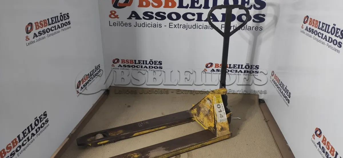 LOTE 014 - 01 - PALETEIRA HIDRÁULICA MANUAL (NO ESTADO, NÃO SABEMOS SE FUNCIONA. LEILÃO NÃO TEM GARANTIA E NEM DEVOLUÇÃO, SUJEITO A POSSÍVEIS AVARIAS VISÍVEIS/OCULTAS E/OU AUSÊNCIA DE COMPONENTES)