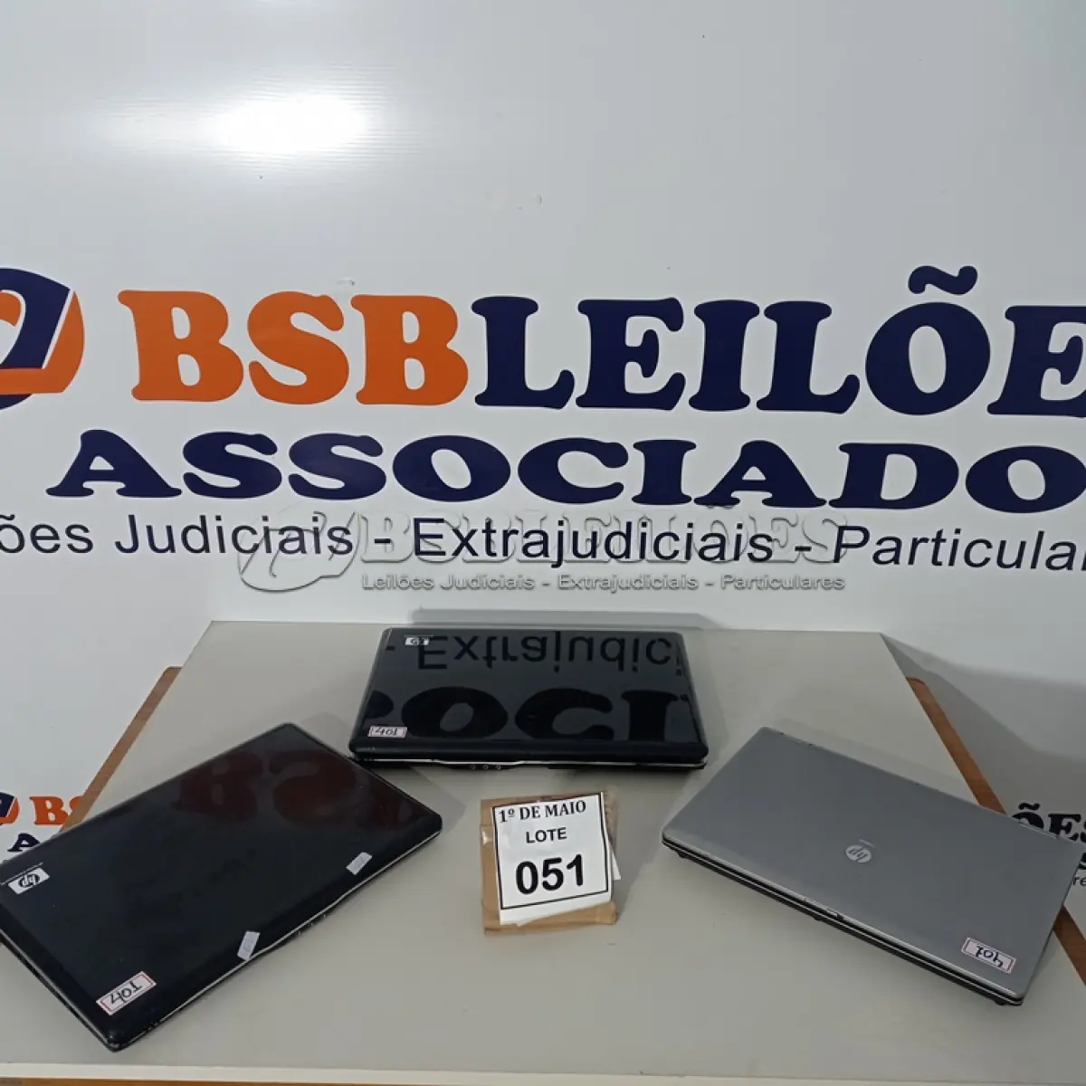 LOTE 051 - 03 NOTBOOKS PARA RETIRADA DE PEÇAS. (NO ESTADO) ATENÇÃO! FAZER A VISITAÇÃO ANTES DE ARREMATAR, NÃO SABEMOS SE FUNCIONA. LEILÃO NÃO TEM GARANTIA E NEM DEVOLUÇÃO, SUJEITO A POSSÍVEIS AVARIAS VISÍVEIS/OCULTAS E/OU AUSÊNCIA DE COMPONENTES.