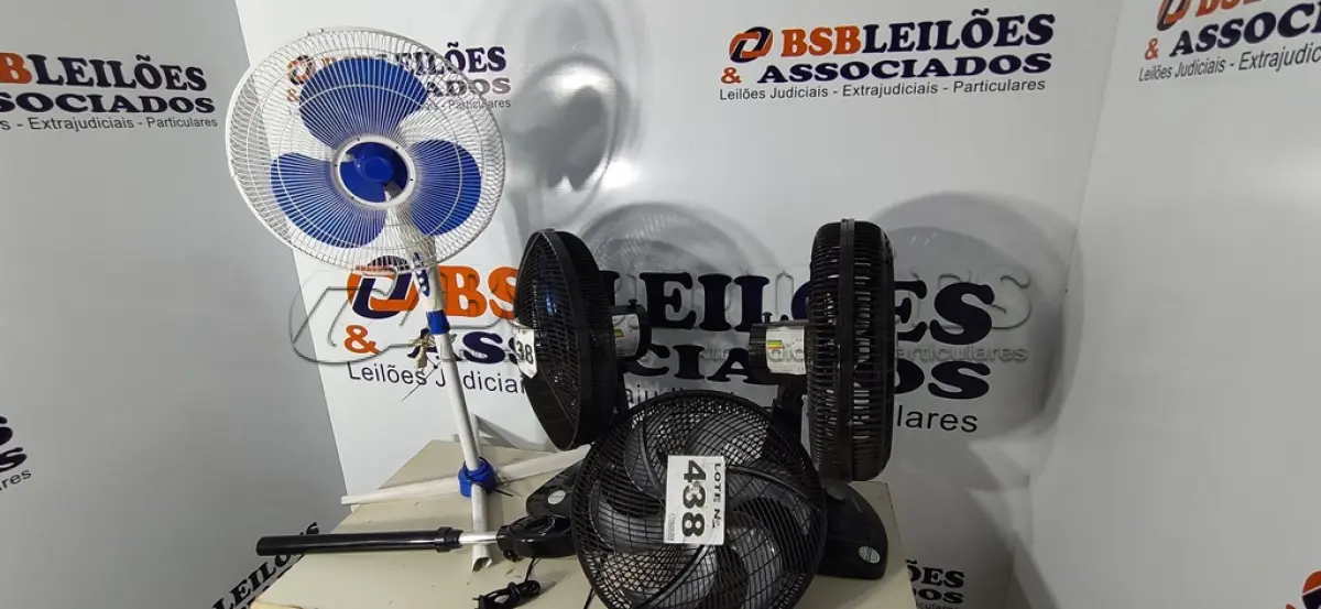 LOTE 438 - 04 - VENTILADORES DIVERSOS 110V (NO ESTADO, NÃO SABEMOS SE FUNCIONA. LEILÃO NÃO TEM GARANTIA E NEM DEVOLUÇÃO, SUJEITO A POSSÍVEIS AVARIAS VISÍVEIS/OCULTAS E/OU AUSÊNCIA DE COMPONENTES)