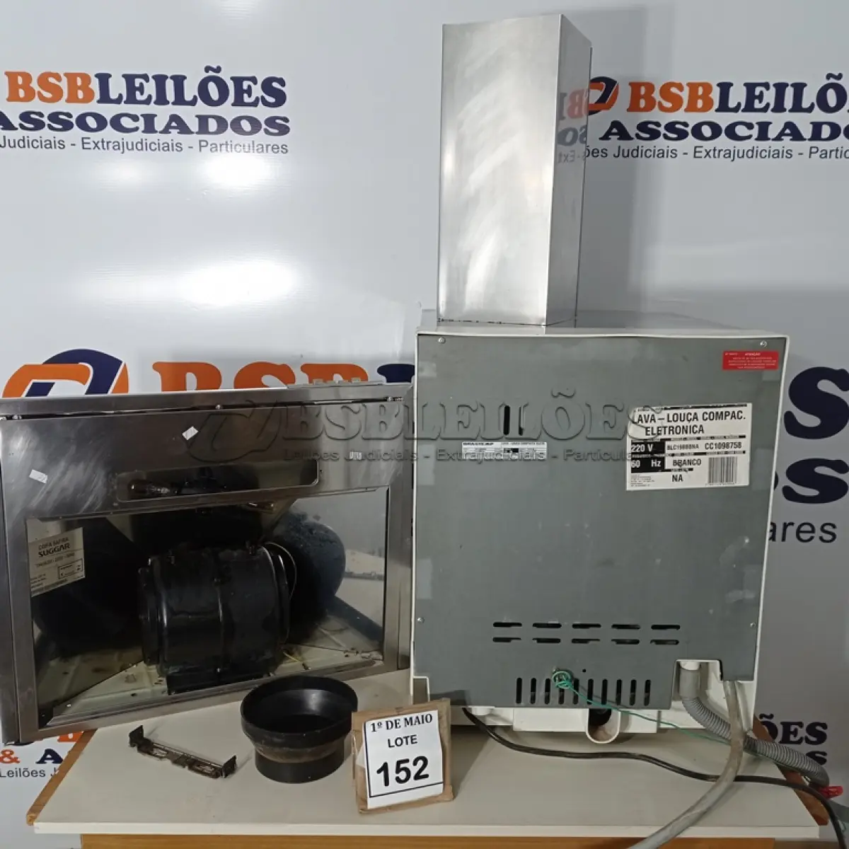LOTE 152 - 01 LAVA LOUÇAS BRASTEMP 220V E 01 COIFA EM INOX SUGAR. (NO ESTADO) ATENÇÃO! FAZER A VISITAÇÃO ANTES DE ARREMATAR, NÃO SABEMOS SE FUNCIONA. LEILÃO NÃO TEM GARANTIA E NEM DEVOLUÇÃO, SUJEITO A POSSÍVEIS AVARIAS VISÍVEIS/OCULTAS E/OU AUSÊNCIA DE COMPONENTES.